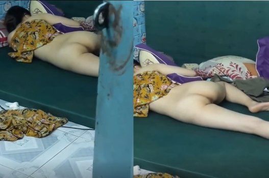 Quay lén chịch em gái không mặc quần