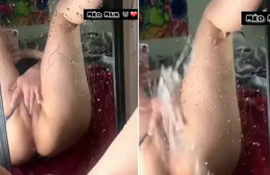 Làm tình bắn tinh lên gương