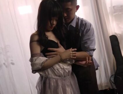 Nghệ nhân thất vọng tình dục giữa đêm tìm niềm vui bên con búp bê tự tay chế tác