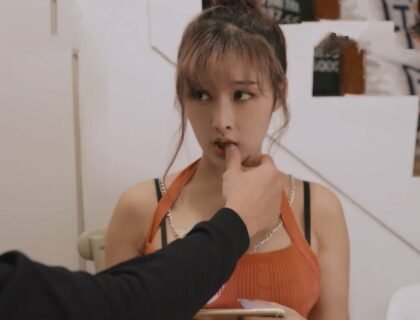 Chịch cho sướng em máy bay dâm đãng vừa mới lên mạng lần đầu tiên