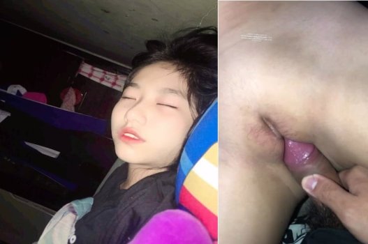 Ăn vụt đã với em bé đang ngủ say đắm